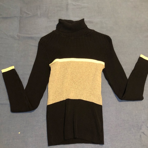GAP Turtle Neck - Picture 1 of 2